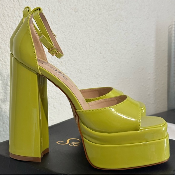 Lime green heels size 10 - Picture 5 of 7